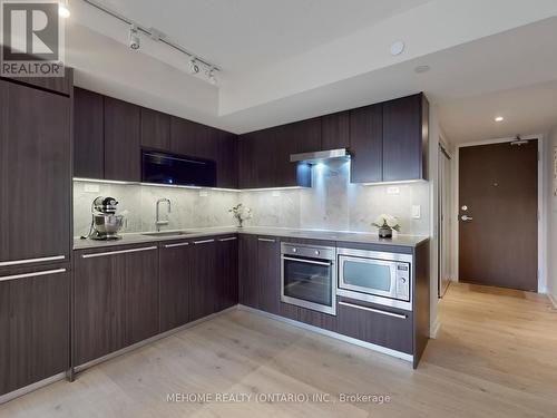 902 - 70 Queens Wharf Road, Toronto (Waterfront Communities), ON - Indoor Photo Showing Kitchen With Upgraded Kitchen