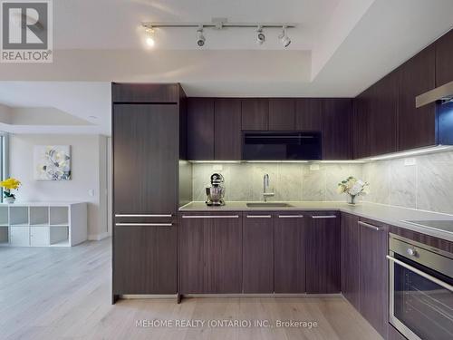 902 - 70 Queens Wharf Road, Toronto (Waterfront Communities), ON - Indoor Photo Showing Kitchen