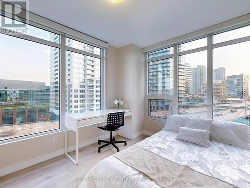 902 - 70 Queens Wharf Road, Toronto (Waterfront Communities), ON - Indoor Photo Showing Bedroom