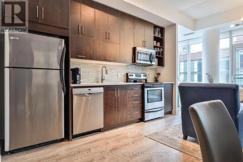 729 - 112 George Street, Toronto (Moss Park), ON - Indoor Photo Showing Kitchen