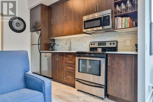 729 - 112 George Street, Toronto (Moss Park), ON - Indoor Photo Showing Kitchen