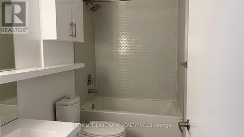 201 - 128 Fairview Mall Drive, Toronto (Don Valley Village), ON - Indoor Photo Showing Bathroom