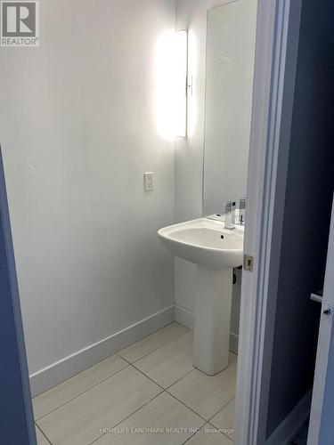 201 - 128 Fairview Mall Drive, Toronto (Don Valley Village), ON - Indoor Photo Showing Bathroom