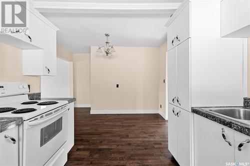 612 9Th Avenue Nw, Moose Jaw, SK - Indoor Photo Showing Kitchen