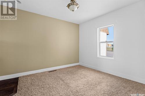 612 9Th Avenue Nw, Moose Jaw, SK - Indoor Photo Showing Other Room