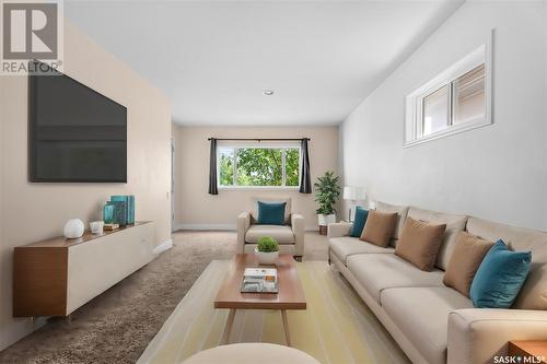 612 9Th Avenue Nw, Moose Jaw, SK - Indoor Photo Showing Living Room