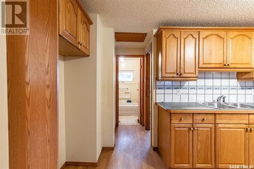 1138 Coteau Street W, Moose Jaw, SK - Indoor Photo Showing Kitchen With Double Sink