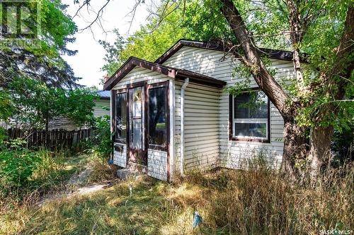 1138 Coteau Street W, Moose Jaw, SK - Outdoor