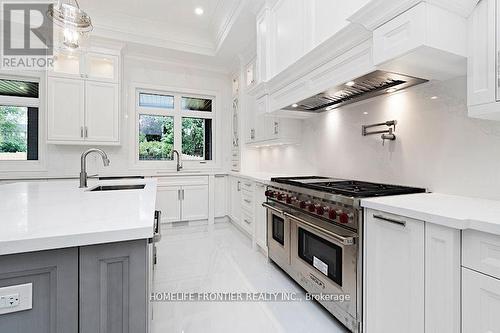 70 Langstaff Road, Richmond Hill (South Richvale), ON - Indoor Photo Showing Kitchen With Upgraded Kitchen