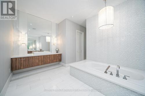 21 Stallions Court, Vaughan, ON - Indoor Photo Showing Bathroom