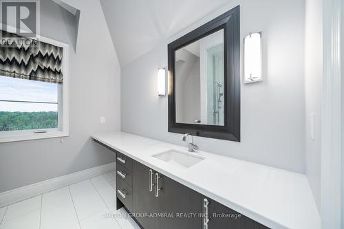 21 Stallions Court, Vaughan, ON - Indoor Photo Showing Bathroom