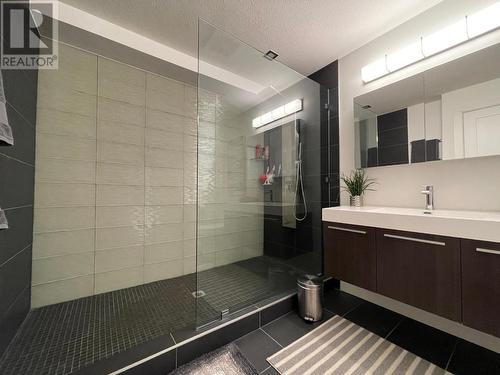 250 Marina Way Unit# 101, Penticton, BC - Indoor Photo Showing Bathroom