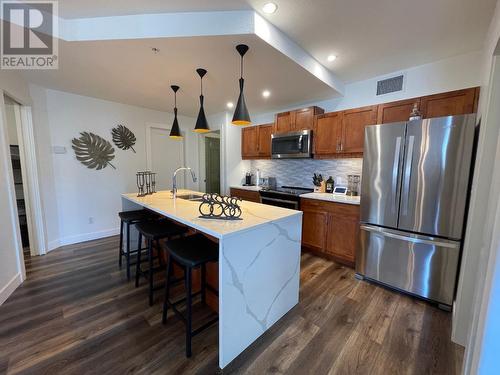 250 Marina Way Unit# 101, Penticton, BC - Indoor Photo Showing Kitchen With Upgraded Kitchen