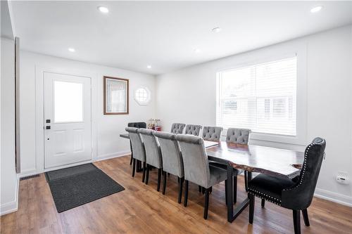 1040 Cedarwood Place, Burlington, ON - Indoor Photo Showing Dining Room