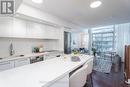 832 - 600 Fleet Street, Toronto (Waterfront Communities), ON  - Indoor Photo Showing Kitchen With Upgraded Kitchen 