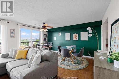 3936 Wyandotte Street Unit# 912, Windsor, ON - Indoor Photo Showing Living Room