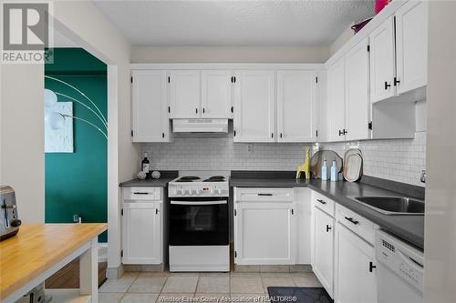 3936 Wyandotte Street Unit# 912, Windsor, ON - Indoor Photo Showing Kitchen