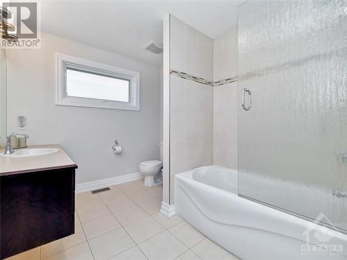 468 Evered Avenue, Ottawa, ON - Indoor Photo Showing Bathroom