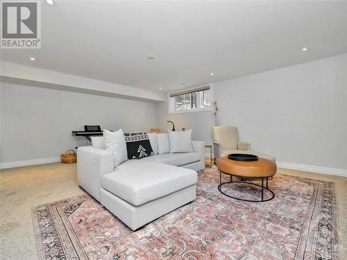 468 Evered Avenue, Ottawa, ON - Indoor Photo Showing Living Room