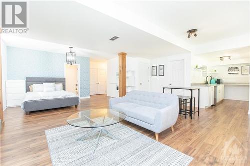 89 South Indian Drive, Limoges, ON - Indoor Photo Showing Living Room