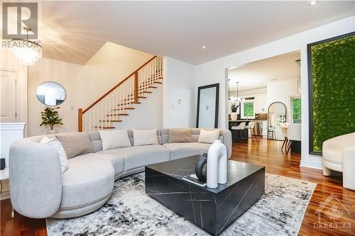 89 South Indian Drive, Limoges, ON - Indoor Photo Showing Living Room