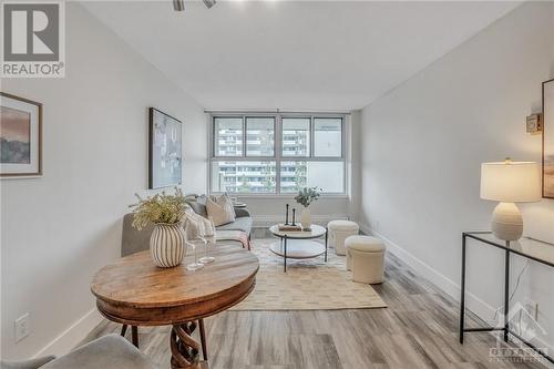 1785 Frobisher Lane Unit#705, Ottawa, ON - Indoor Photo Showing Living Room