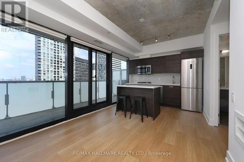 2604 - 11 Charlotte Street, Toronto (Waterfront Communities), ON - Indoor Photo Showing Kitchen