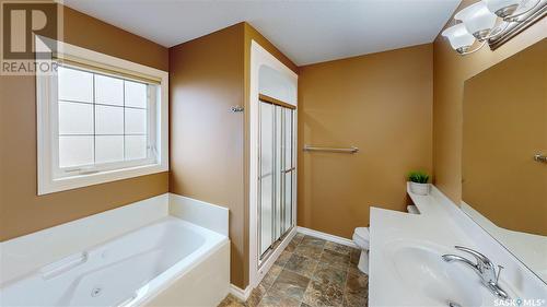 8247 Fairways West Drive, Regina, SK - Indoor Photo Showing Bathroom