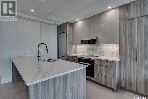 204 637 University Drive, Saskatoon, SK - Indoor Photo Showing Kitchen With Double Sink With Upgraded Kitchen