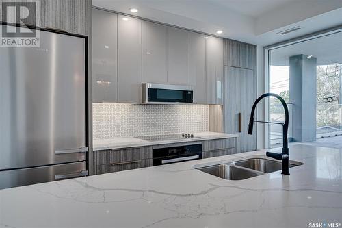 204 637 University Drive, Saskatoon, SK - Indoor Photo Showing Kitchen With Stainless Steel Kitchen With Double Sink With Upgraded Kitchen