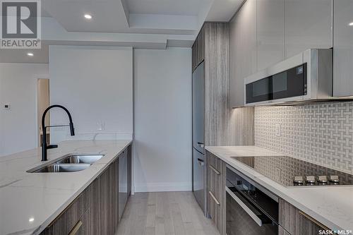 204 637 University Drive, Saskatoon, SK - Indoor Photo Showing Kitchen With Double Sink With Upgraded Kitchen