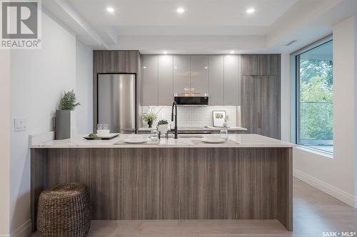 204 637 University Drive, Saskatoon, SK - Indoor Photo Showing Kitchen With Upgraded Kitchen