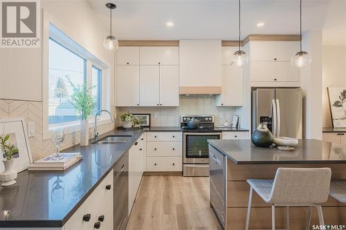 803B 2Nd Street, Saskatoon, SK - Indoor Photo Showing Kitchen With Stainless Steel Kitchen With Double Sink With Upgraded Kitchen