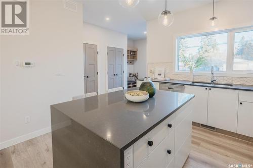 803B 2Nd Street, Saskatoon, SK - Indoor Photo Showing Kitchen