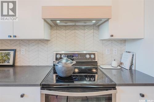 803B 2Nd Street, Saskatoon, SK - Indoor Photo Showing Kitchen