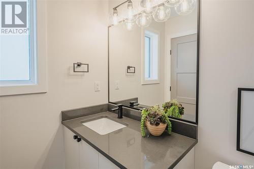 803B 2Nd Street, Saskatoon, SK - Indoor Photo Showing Bathroom