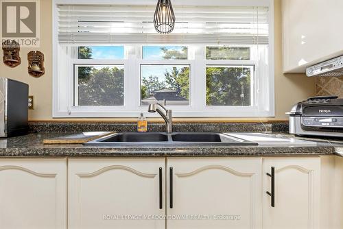 14212 Argyll Road, Halton Hills (Georgetown), ON - Indoor Photo Showing Kitchen With Double Sink