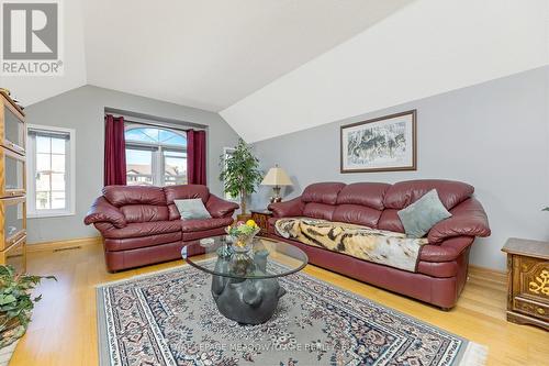 14212 Argyll Road, Halton Hills (Georgetown), ON - Indoor Photo Showing Living Room