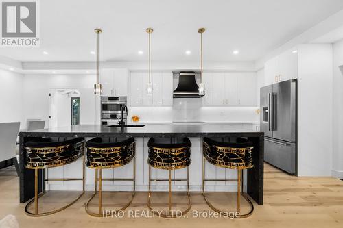 3411 Enniskillen Circle N, Mississauga, ON - Indoor Photo Showing Kitchen With Stainless Steel Kitchen With Upgraded Kitchen