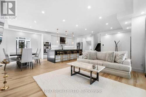 3411 Enniskillen Circle N, Mississauga, ON - Indoor Photo Showing Living Room