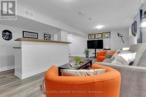 705 Athol Street, Whitby (Downtown Whitby), ON - Indoor Photo Showing Living Room