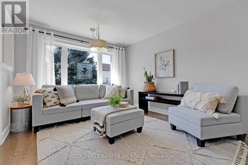 705 Athol Street, Whitby (Downtown Whitby), ON - Indoor Photo Showing Living Room