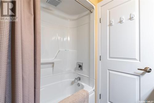 10503 Bennett Crescent, North Battleford, SK - Indoor Photo Showing Bathroom