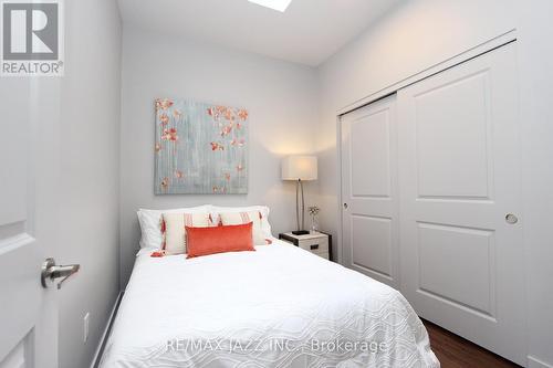 305 - 14 1/2 King Street E, Oshawa (O'Neill), ON - Indoor Photo Showing Bedroom