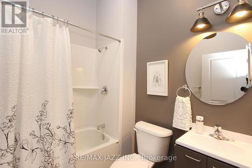 305 - 14 1/2 King Street E, Oshawa (O'Neill), ON - Indoor Photo Showing Bathroom