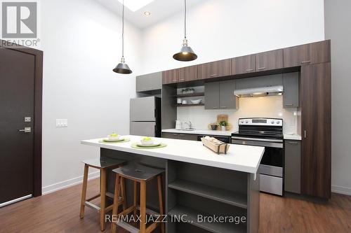 305 - 14 1/2 King Street E, Oshawa (O'Neill), ON - Indoor Photo Showing Kitchen