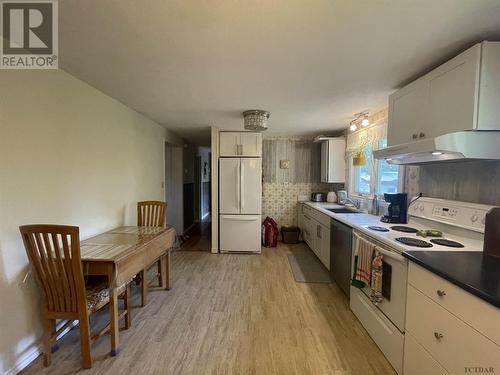 27 Tenth Ave, Englehart, ON - Indoor Photo Showing Kitchen