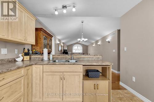 1674 Seymour Crescent, London, ON - Indoor Photo Showing Kitchen With Double Sink