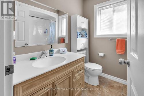 1674 Seymour Crescent, London, ON - Indoor Photo Showing Bathroom