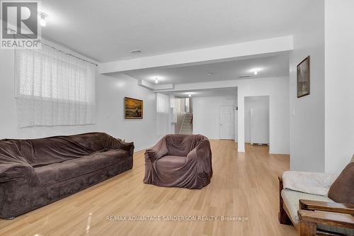 1674 Seymour Crescent, London, ON - Indoor Photo Showing Living Room